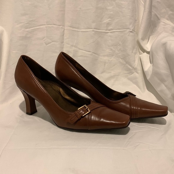 Retro/Vintage style NICKELS brown pumps with leather uppers. Size 7 1/2 M. - Picture 1 of 6